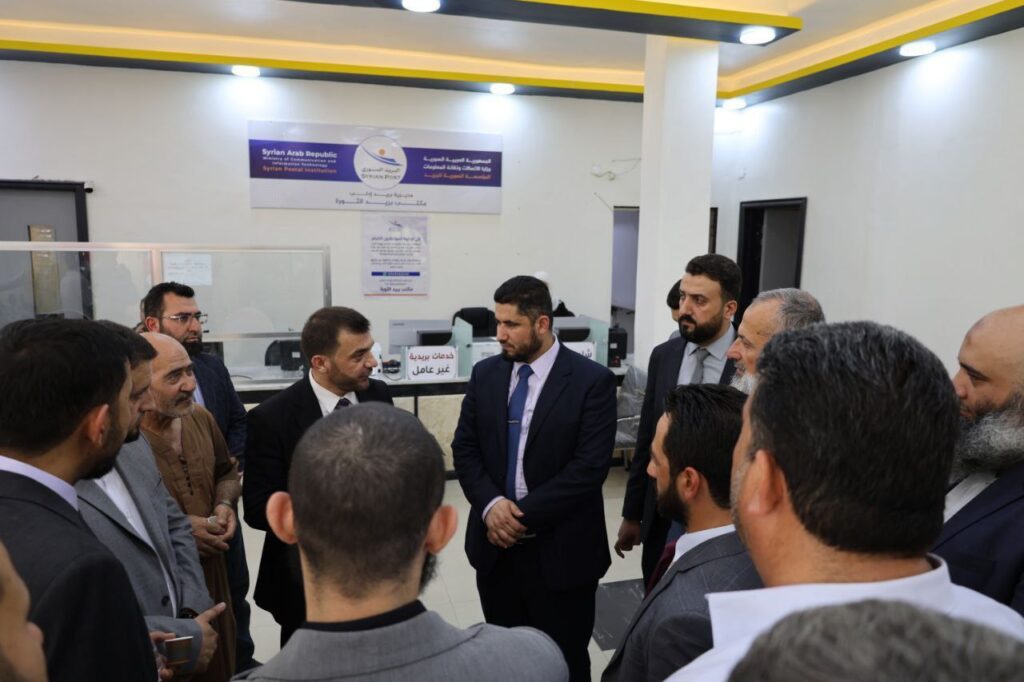 محافظ إدلب يفتتح مديرية البريد في خطوة نوعية لتعزيز البنية الخدمية والاتصالية في المحافظة