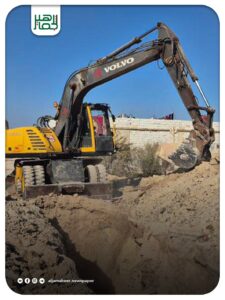 نفذت أعمال تسليك وصيانة شبكة الصرف الصحي في بلدة التمانعة بريف إدلب