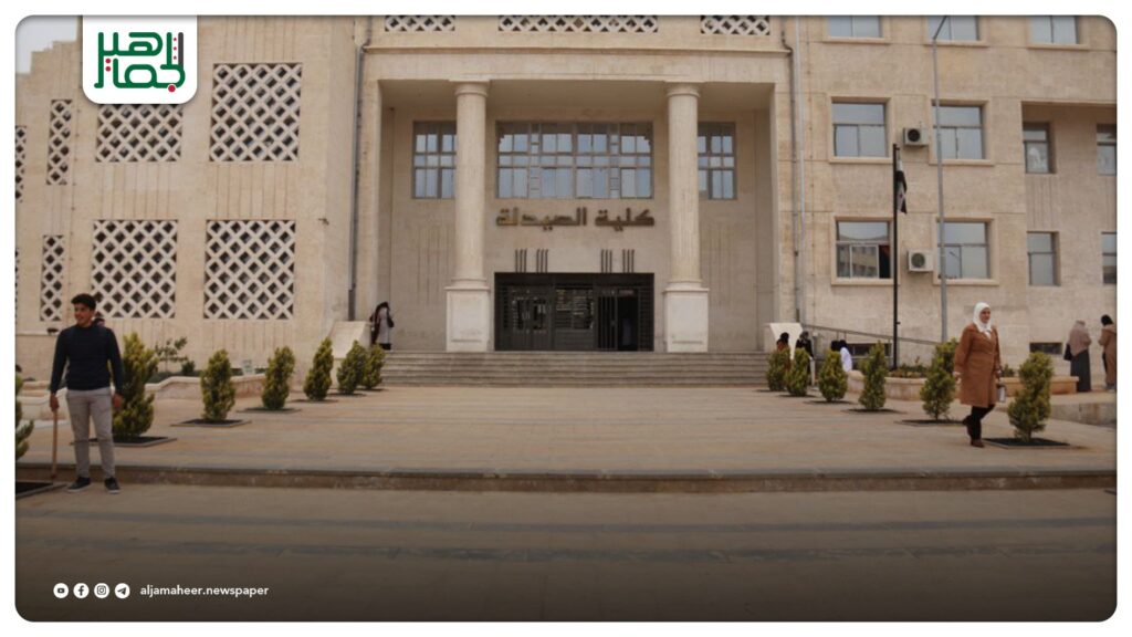 أطلق مجموعة من الطلاب والإداريين في جامعة حلب حملة نظافة شملت حرم الجامعة والمرافق 