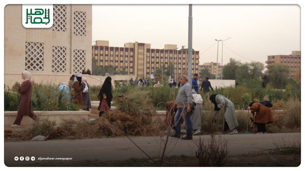 أطلق مجموعة من الطلاب والإداريين في جامعة حلب حملة نظافة شملت حرم الجامعة والمرافق 