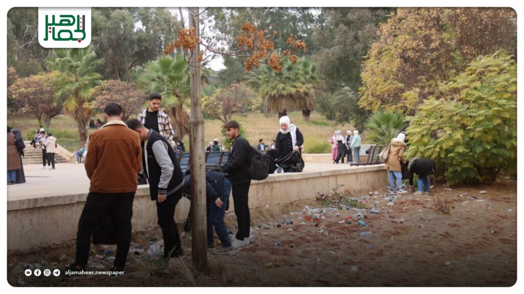 أطلق مجموعة من الطلاب والإداريين في جامعة حلب حملة نظافة شملت حرم الجامعة والمرافق 